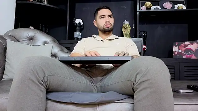 matteosantos online show from November 25, 11:43 am