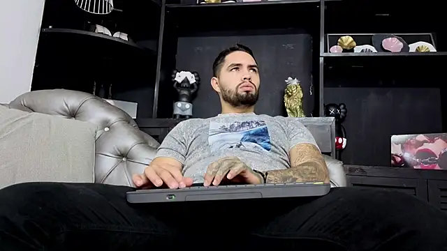 matteosantos online show from December 15, 11:36 am