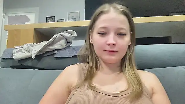 CharmingSarah online show from October 25, 4:35 pm