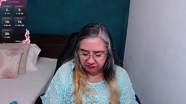 scaelettdubois online show from September 21, 9:05 pm