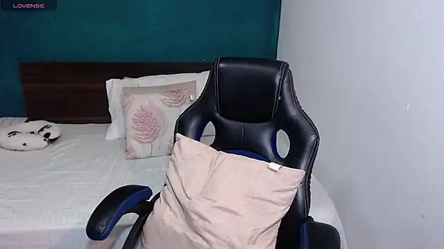 scaelettdubois online show from October 18, 12:35 am