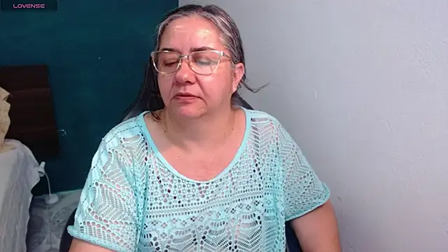 Snapshot of scaelettdubois chatting on June 2, 2:24 am scaelettdubois online show from June 2, 2:24 am