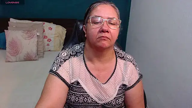 Snapshot of scaelettdubois chatting on June 4, 10:27 pm scaelettdubois online show from June 4, 10:27 pm