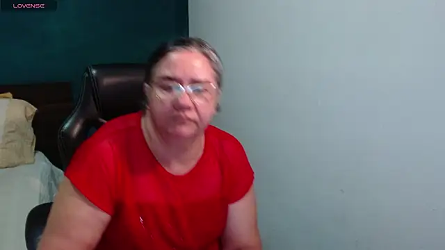 Snapshot of scaelettdubois chatting on June 17, 11:38 pm scaelettdubois online show from June 17, 11:38 pm