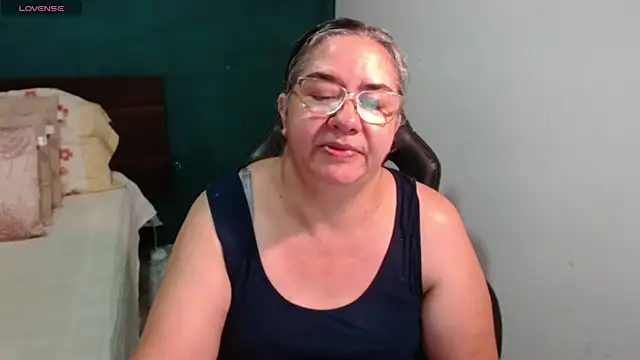 Snapshot of scaelettdubois chatting on June 19, 3:22 am scaelettdubois online show from June 19, 3:22 am