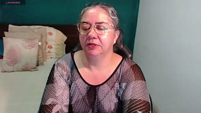 Snapshot of scaelettdubois chatting on June 22, 7:38 am scaelettdubois online show from June 22, 7:38 am