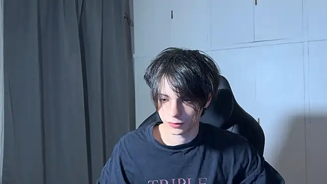 Snapshot of SasukeUhchiaa chatting on February 3, 11:32 pm SasukeUhchiaa online show from February 3, 11:32 pm