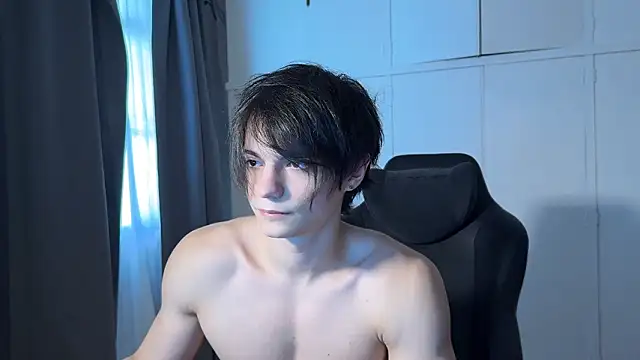 Snapshot of SasukeUhchiaa chatting on February 7, 8:45 pm SasukeUhchiaa online show from February 7, 8:45 pm