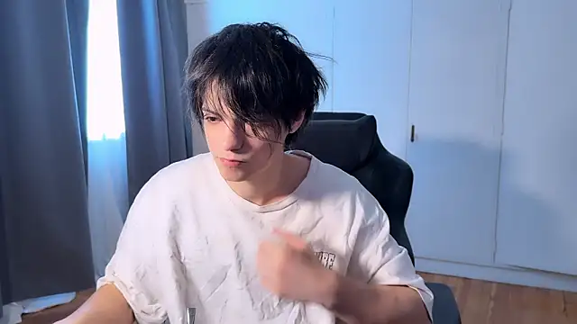 Snapshot of SasukeUhchiaa chatting on February 9, 2:10 pm SasukeUhchiaa online show from February 9, 2:10 pm