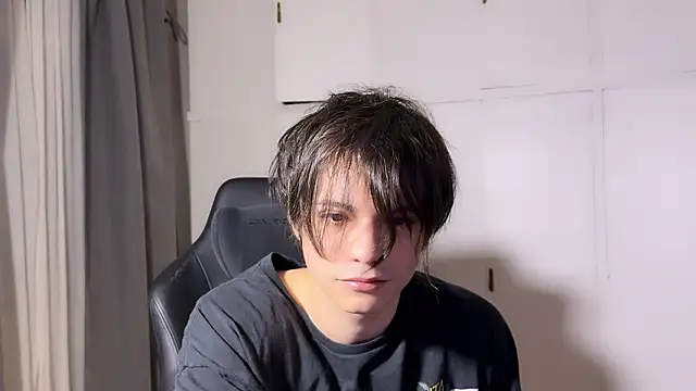 Snapshot of SasukeUhchiaa chatting on February 12, 2:17 am SasukeUhchiaa online show from February 12, 2:17 am