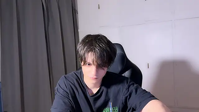 Snapshot of SasukeUhchiaa chatting on February 20, 6:37 am SasukeUhchiaa online show from February 20, 6:37 am