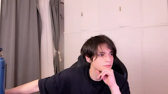 Snapshot of SasukeUhchiaa chatting on March 24, 3:22 am SasukeUhchiaa online show from March 24, 3:22 am