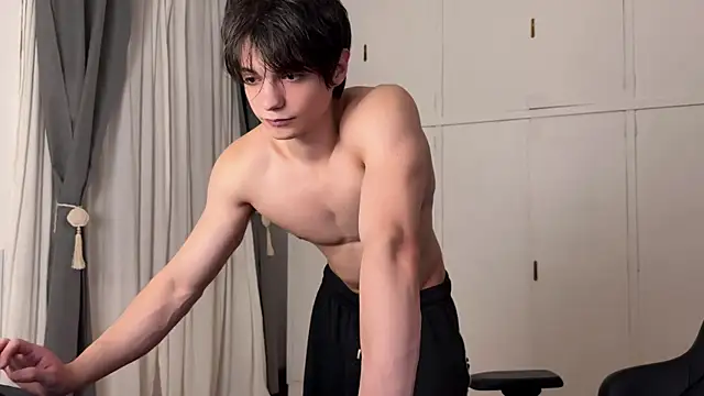 Snapshot of SasukeUhchiaa chatting on April 2, 10:40 pm SasukeUhchiaa online show from April 2, 10:40 pm