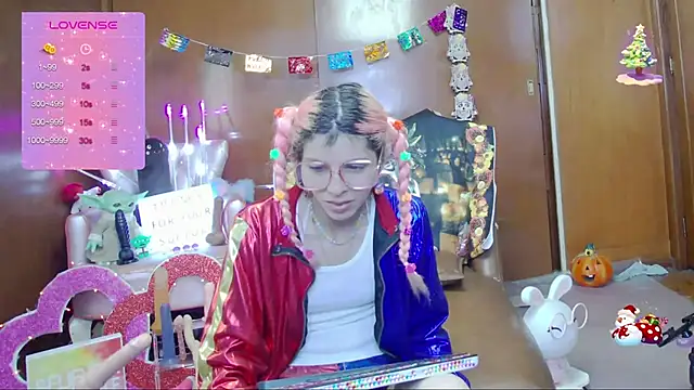 Skinygirl online show from October 29, 10:00 pm