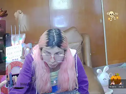 Skinygirl online show from November 4, 10:53 pm