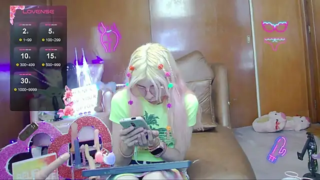 Skinygirl online show from November 12, 11:58 pm