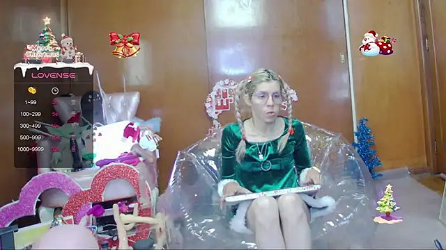 Skinygirl online show from December 13, 10:48 pm