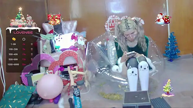 Skinygirl online show from December 17, 9:21 pm