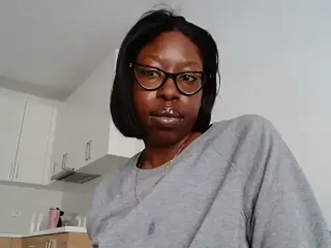 Snapshot of MadamIndigo chatting on October 20, 12:38 pm MadamIndigo online show from October 20, 12:38 pm