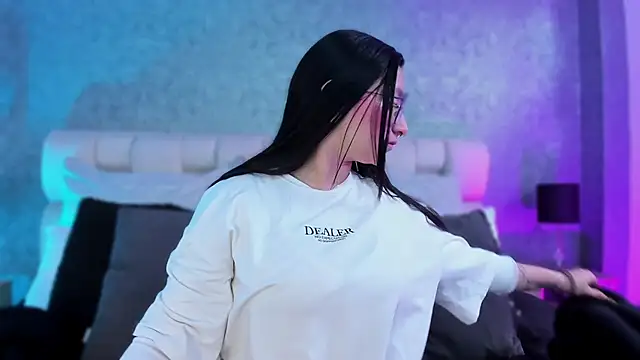 lucy neil online show from January 23, 7:07 pm