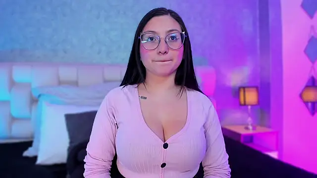 lucy neil online show from January 27, 11:11 pm