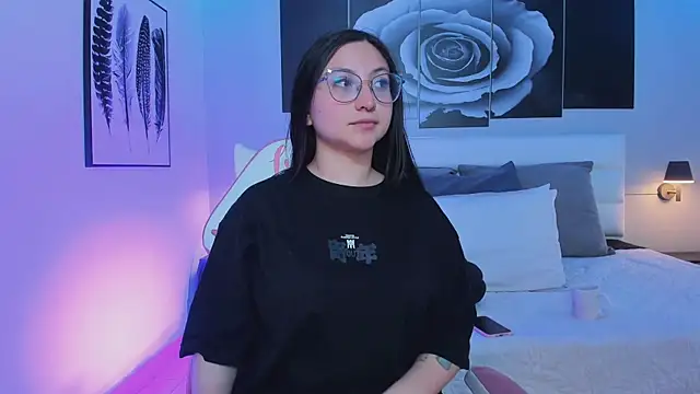 lucy neil online show from March 7, 7:05 pm