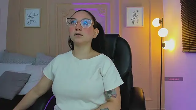 lucy neil online show from February 5, 2:38 am