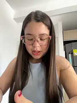 Snapshot of Lucyklein2022 chatting on December 15, 6:15 pm Lucyklein2022 online show from December 15, 6:15 pm