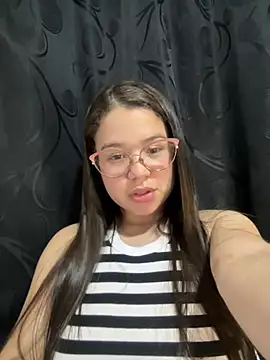 Snapshot of Lucyklein2022 chatting on December 31, 5:33 am Lucyklein2022 online show from December 31, 5:33 am