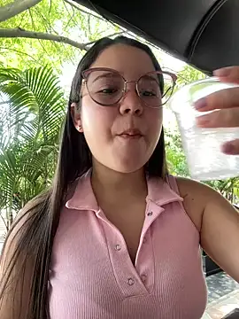 Snapshot of Lucyklein2022 chatting on January 1, 4:29 pm Lucyklein2022 online show from January 1, 4:29 pm