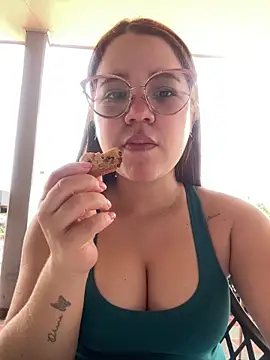 Snapshot of Lucyklein2022 chatting on February 22, 3:14 pm Lucyklein2022 online show from February 22, 3:14 pm