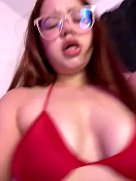 Snapshot of Lucyklein2022 chatting on October 5, 1:04 am Lucyklein2022 online show from October 5, 1:04 am