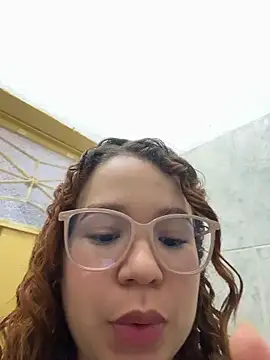 Snapshot of Lucyklein2022 chatting on February 1, 5:44 pm Lucyklein2022 online show from February 1, 5:44 pm