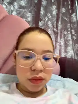 Snapshot of Lucyklein2022 chatting on March 13, 2:23 pm Lucyklein2022 online show from March 13, 2:23 pm