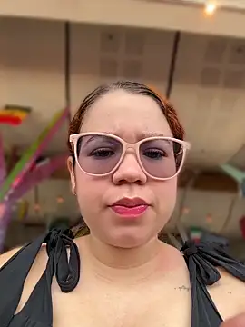 Snapshot of Lucyklein2022 chatting on June 7, 4:44 pm Lucyklein2022 online show from June 7, 4:44 pm