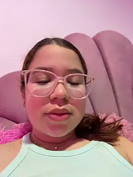 Snapshot of Lucyklein2022 chatting on July 12, 12:23 am Lucyklein2022 online show from July 12, 12:23 am