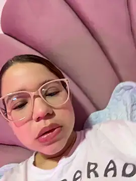 Snapshot of Lucyklein2022 chatting on July 18, 3:38 pm Lucyklein2022 online show from July 18, 3:38 pm