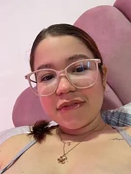 Snapshot of Lucyklein2022 chatting on July 23, 1:31 pm Lucyklein2022 online show from July 23, 1:31 pm