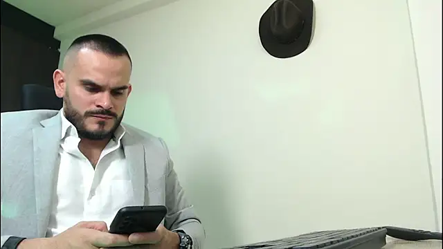 Snapshot of cowboyht chatting on December 14, 3:56 am cowboyht online show from December 14, 3:56 am