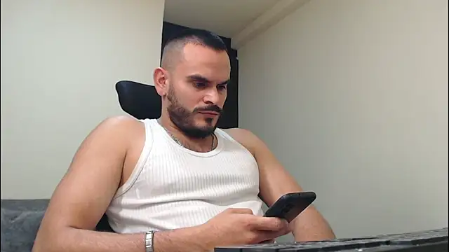 Snapshot of cowboyht chatting on December 18, 7:03 am cowboyht online show from December 18, 7:03 am