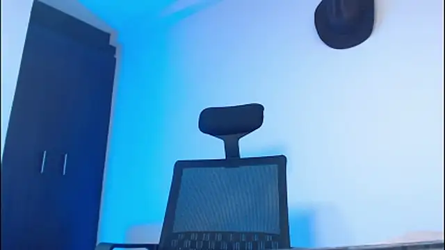 Snapshot of cowboyht chatting on February 1, 3:16 am cowboyht online show from February 1, 3:16 am