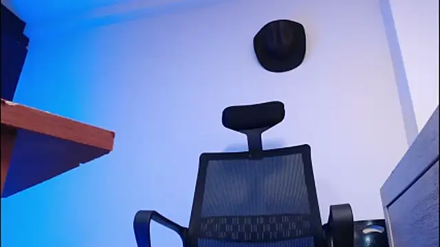 Snapshot of cowboyht chatting on February 3, 3:48 am cowboyht online show from February 3, 3:48 am