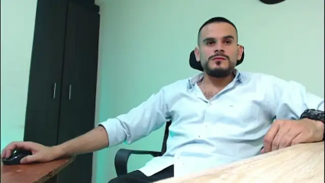 Snapshot of cowboyht chatting on February 4, 3:56 am cowboyht online show from February 4, 3:56 am