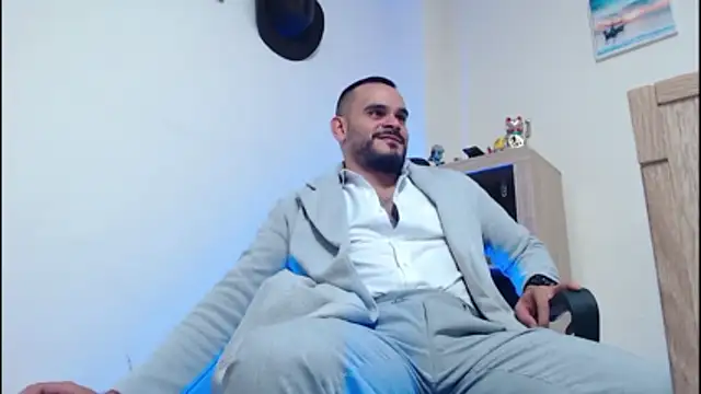 Snapshot of cowboyht chatting on February 8, 3:43 am cowboyht online show from February 8, 3:43 am