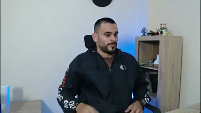 Snapshot of cowboyht chatting on February 9, 6:39 am cowboyht online show from February 9, 6:39 am