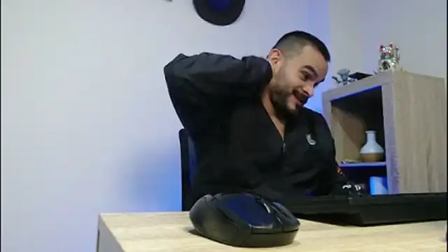 Snapshot of cowboyht chatting on February 13, 6:31 am cowboyht online show from February 13, 6:31 am