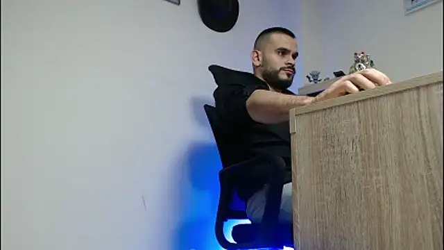 Snapshot of cowboyht chatting on February 20, 3:58 am cowboyht online show from February 20, 3:58 am