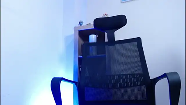 Snapshot of cowboyht chatting on February 25, 3:05 am cowboyht online show from February 25, 3:05 am