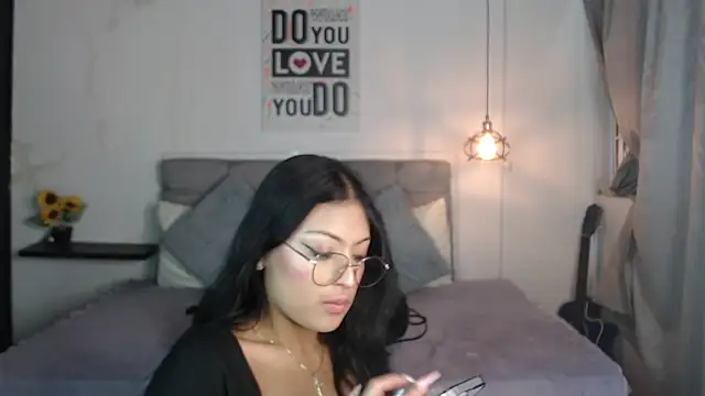 vaness weet online show from January 7, 7:59 pm