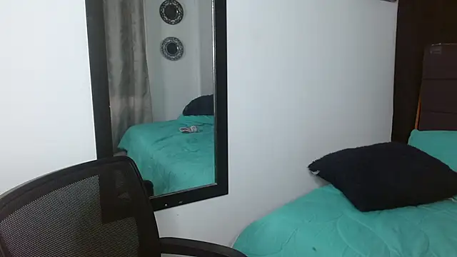 vaness weet online show from April 6, 5:03 pm